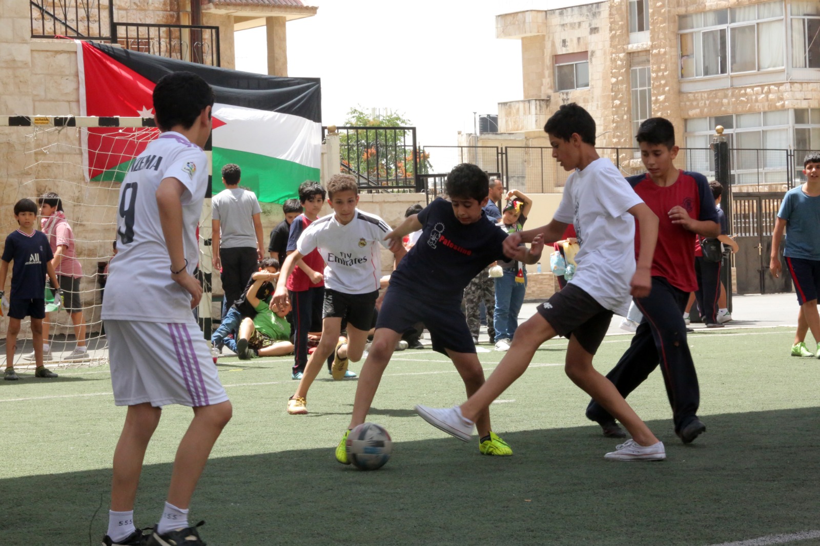 Madar Al-Saa Images 0.44998139806627857