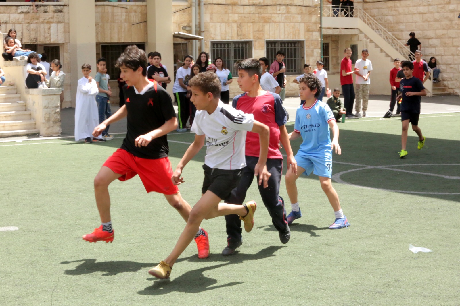 Madar Al-Saa Images 0.831748166813669