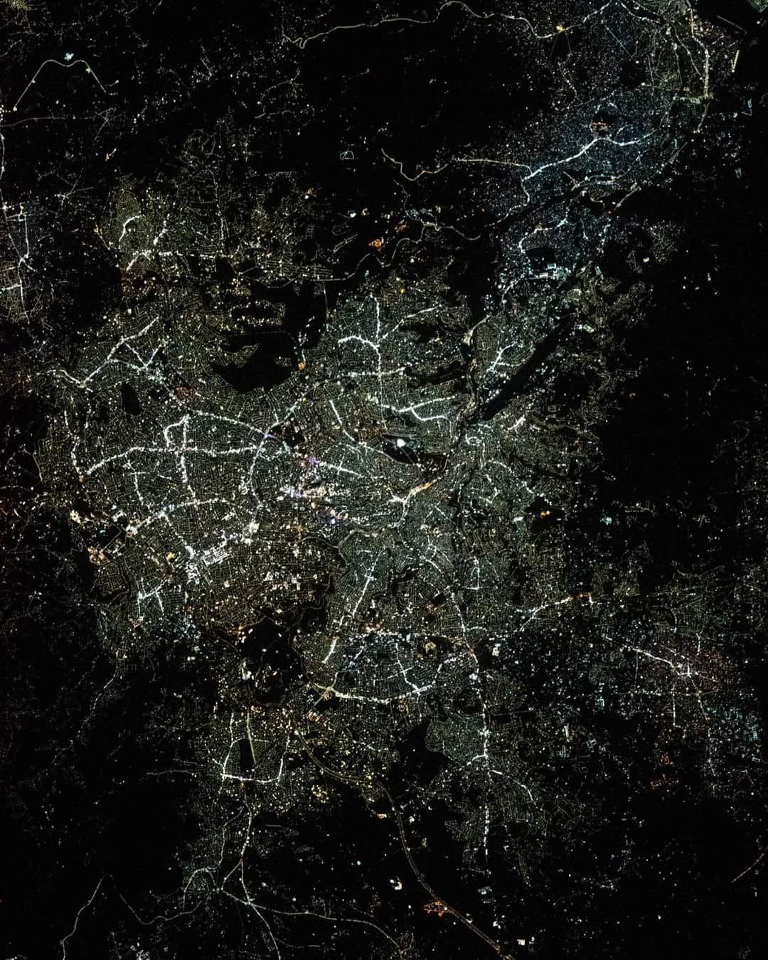 Madar Al-Saa Images 0.38578100506169255