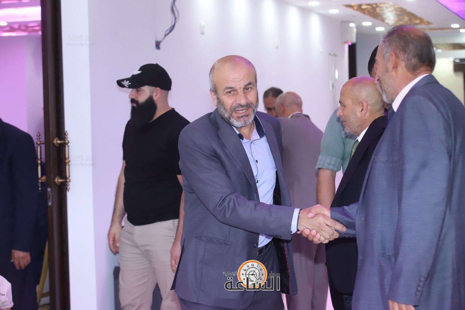 Madar Al-Saa Images 0.9718667394383651