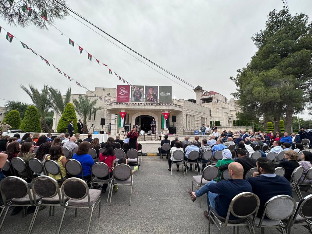 Madar Al-Saa Images 0.1074226000292593