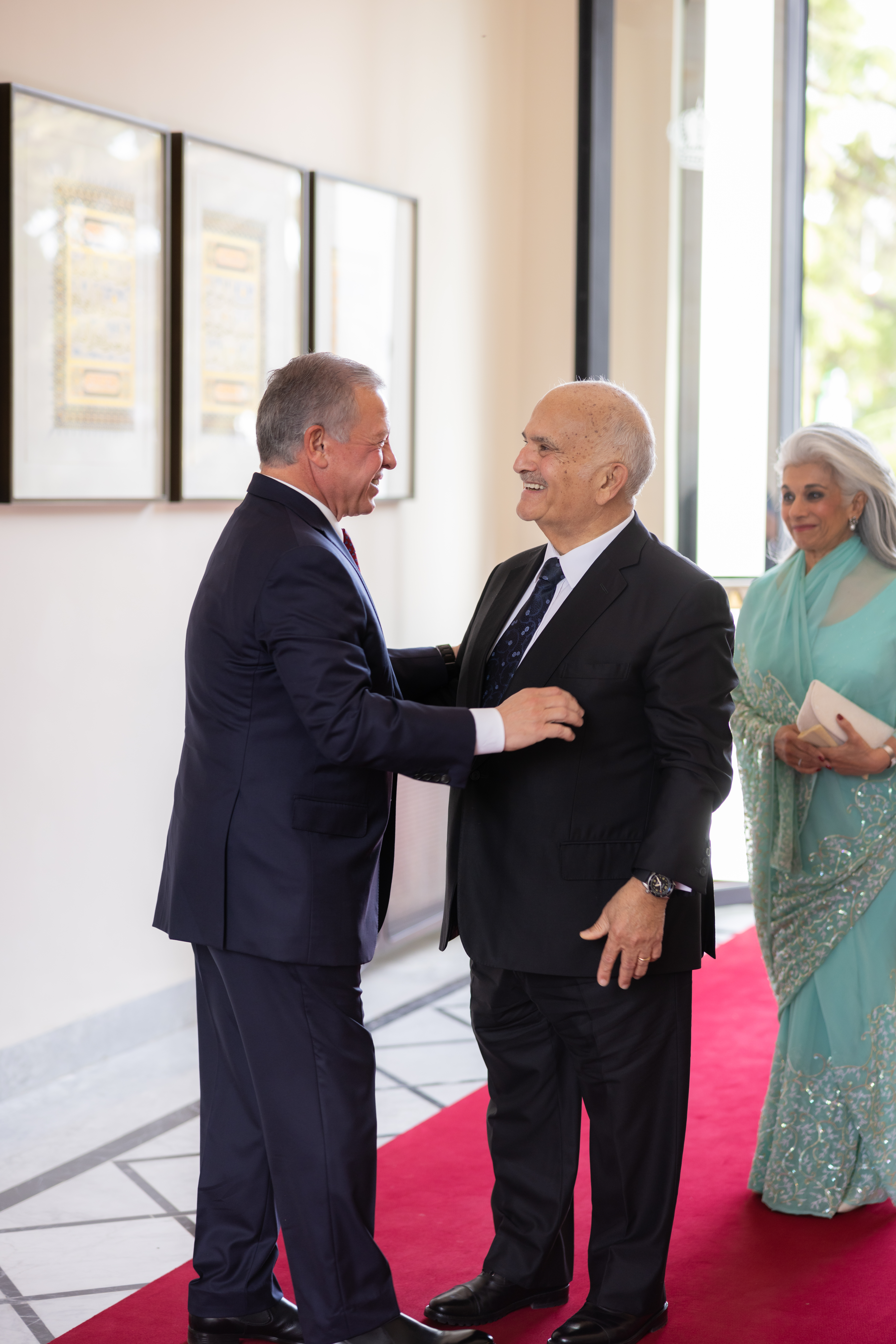 Madar Al-Saa Images 0.12214410399213316