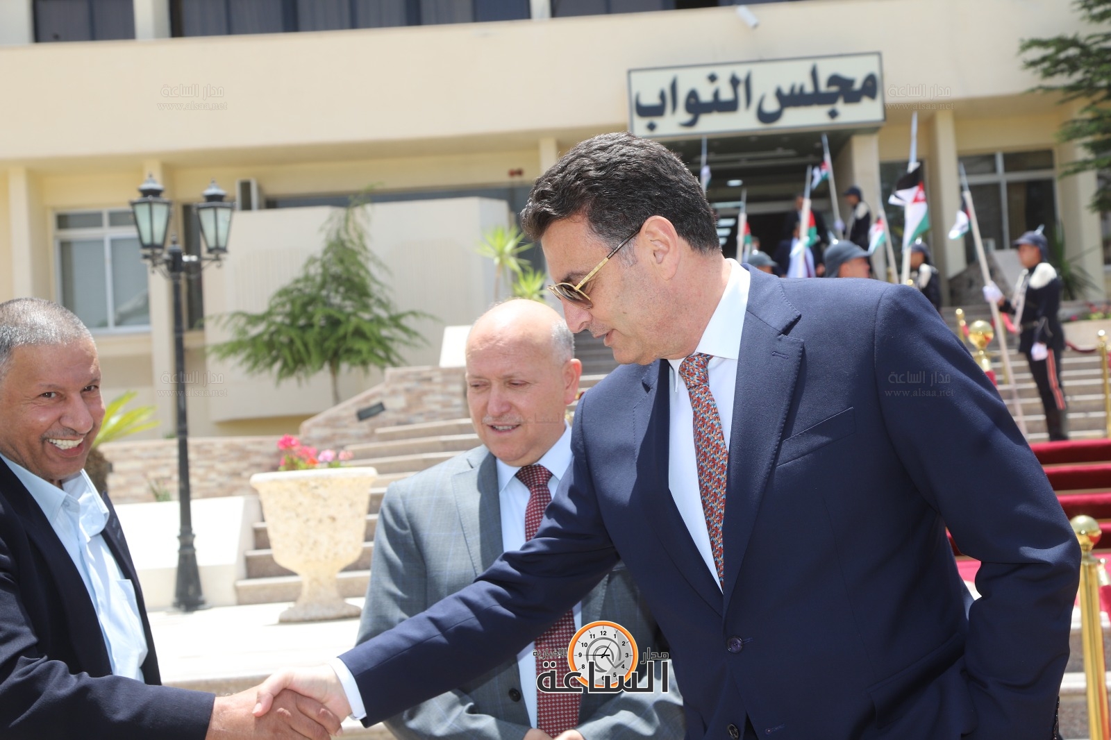 Madar Al-Saa Images 0.09517445115556367