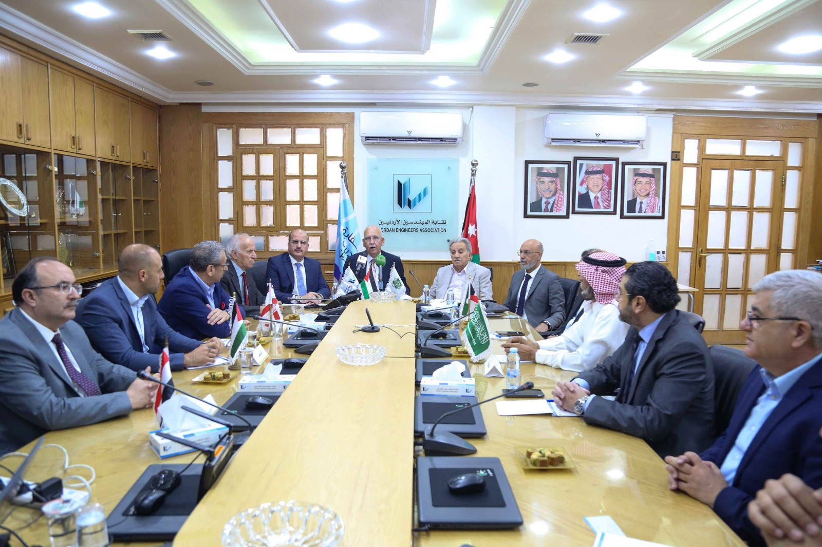 Madar Al-Saa Images 0.46437948901535275