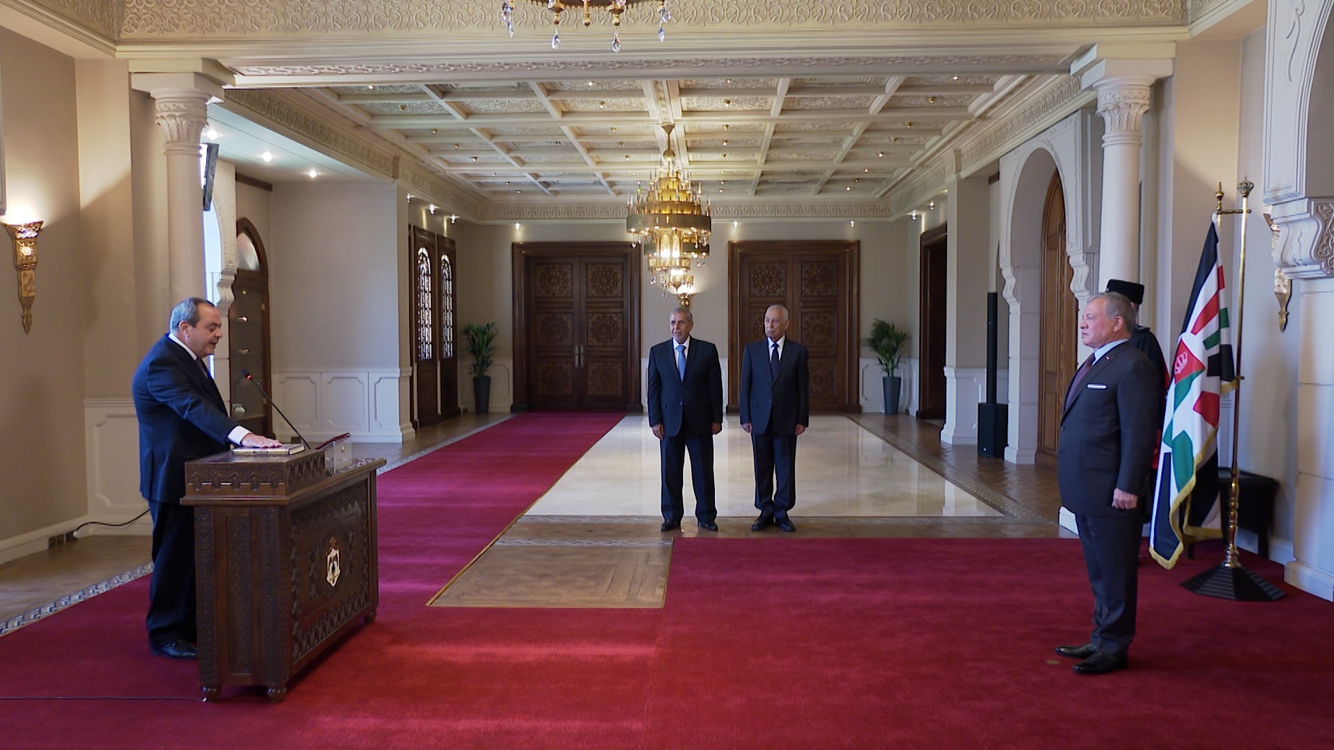 باسل أبو عنزة يؤدي اليمين الدستورية بمناسبة تعيينه عضوا في المحكمة الدستورية