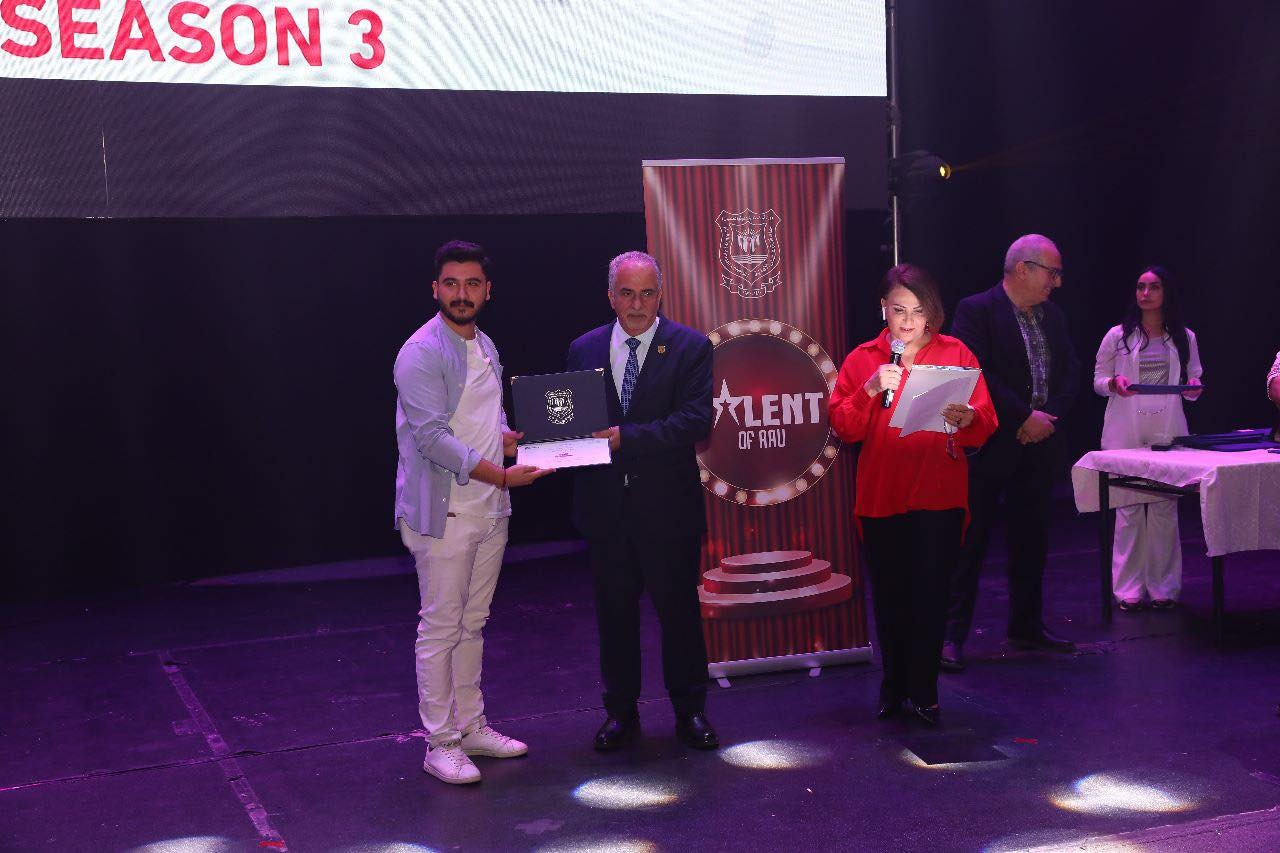 Madar Al-Saa Images 0.5223440651017675