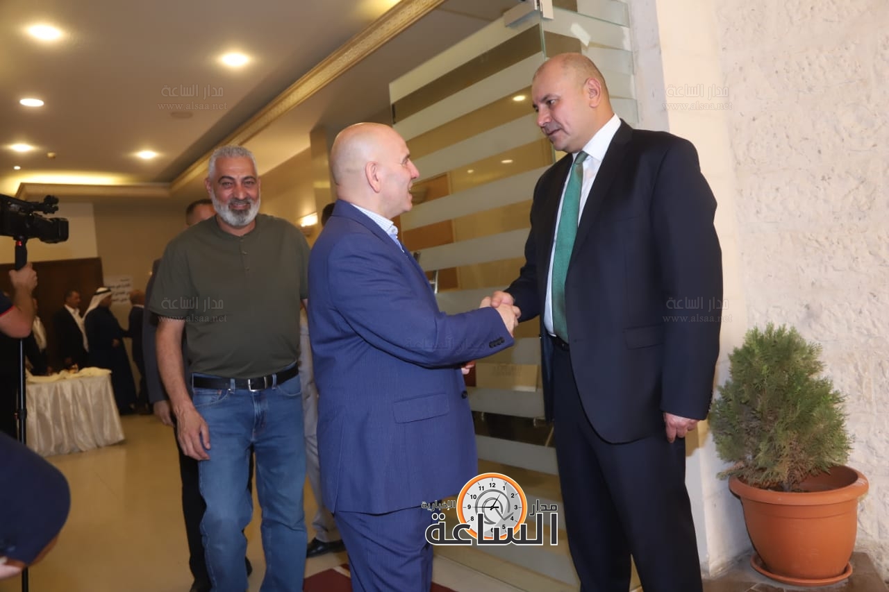 Madar Al-Saa Images 0.02419663184648735