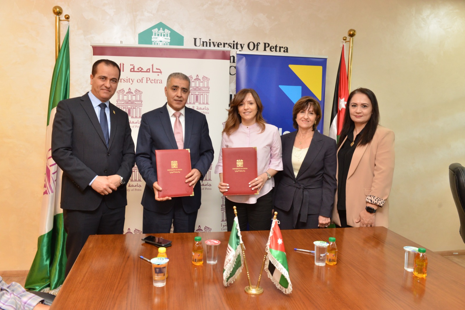 Madar Al-Saa Images 0.40615424883342244