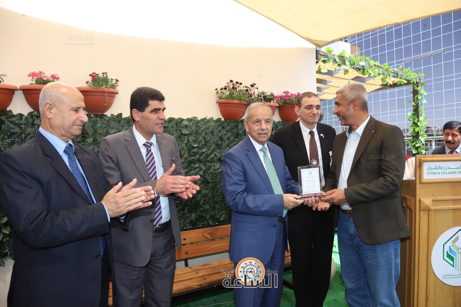 Madar Al-Saa Images 0.9453773378219812