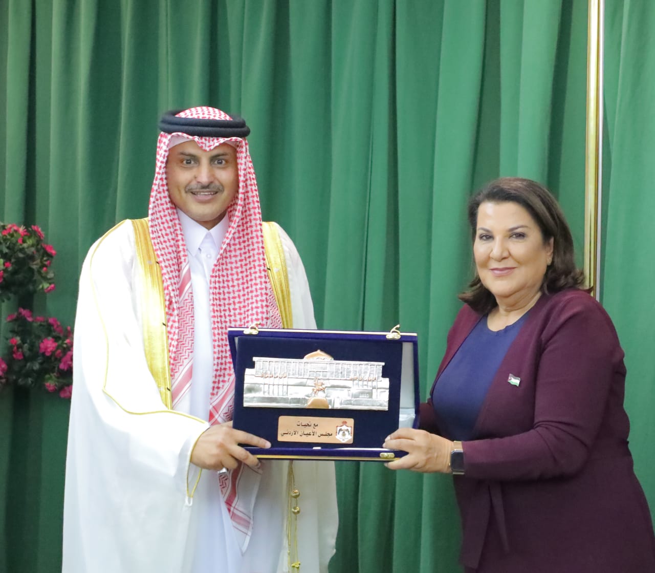 Madar Al-Saa Images 0.01618098052320882