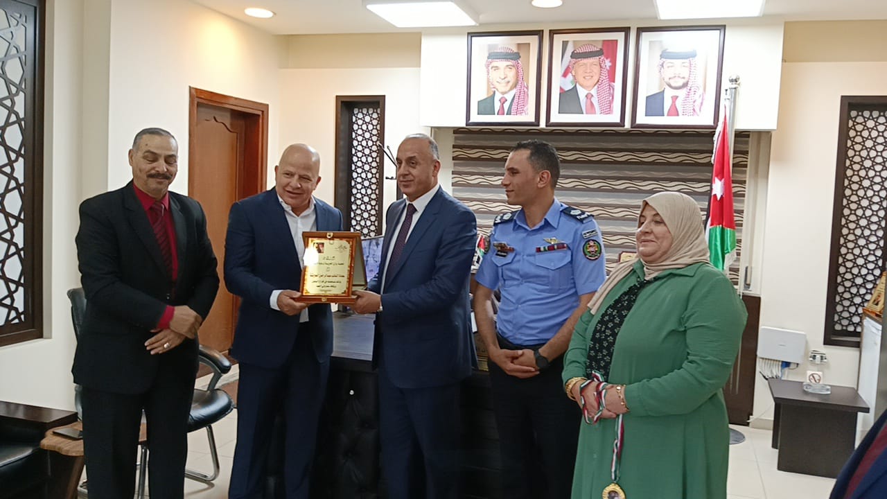 Madar Al-Saa Images 0.4973424927346979