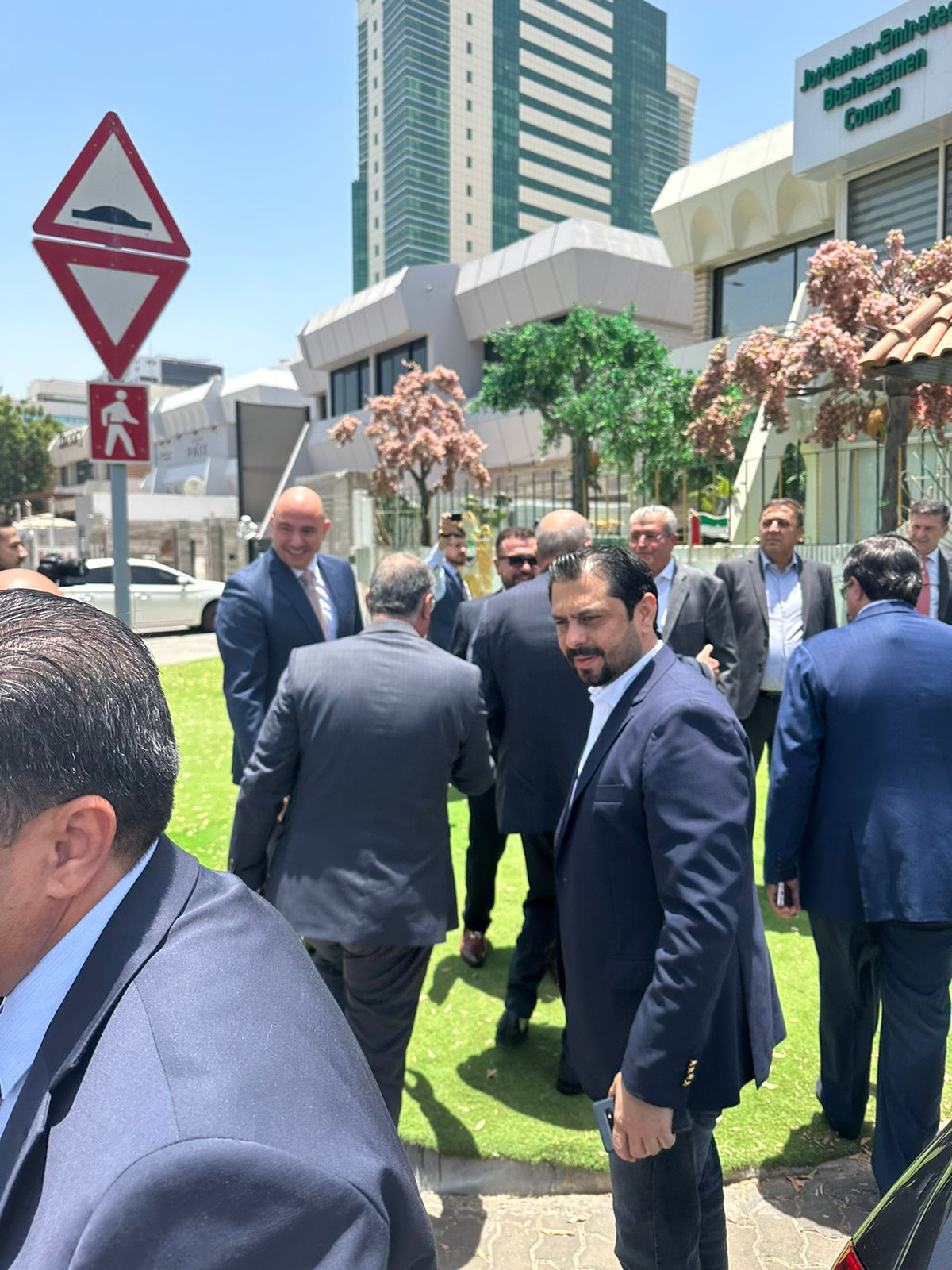 Madar Al-Saa Images 0.973035369430167