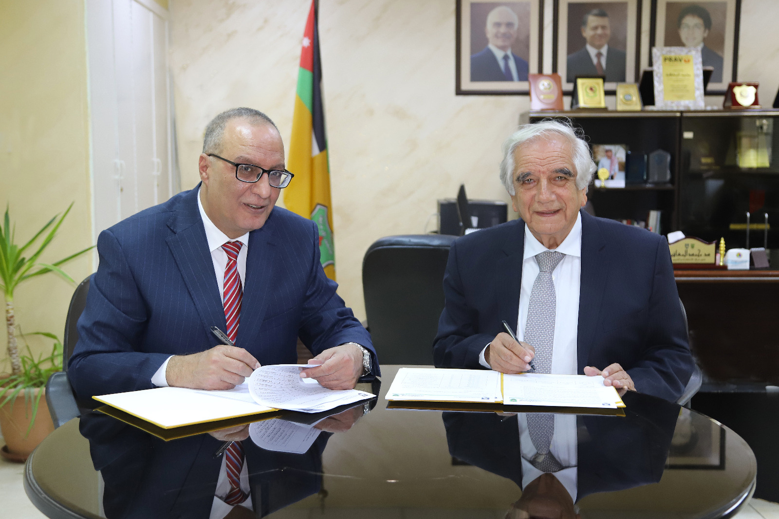 Madar Al-Saa Images 0.8205298881421081