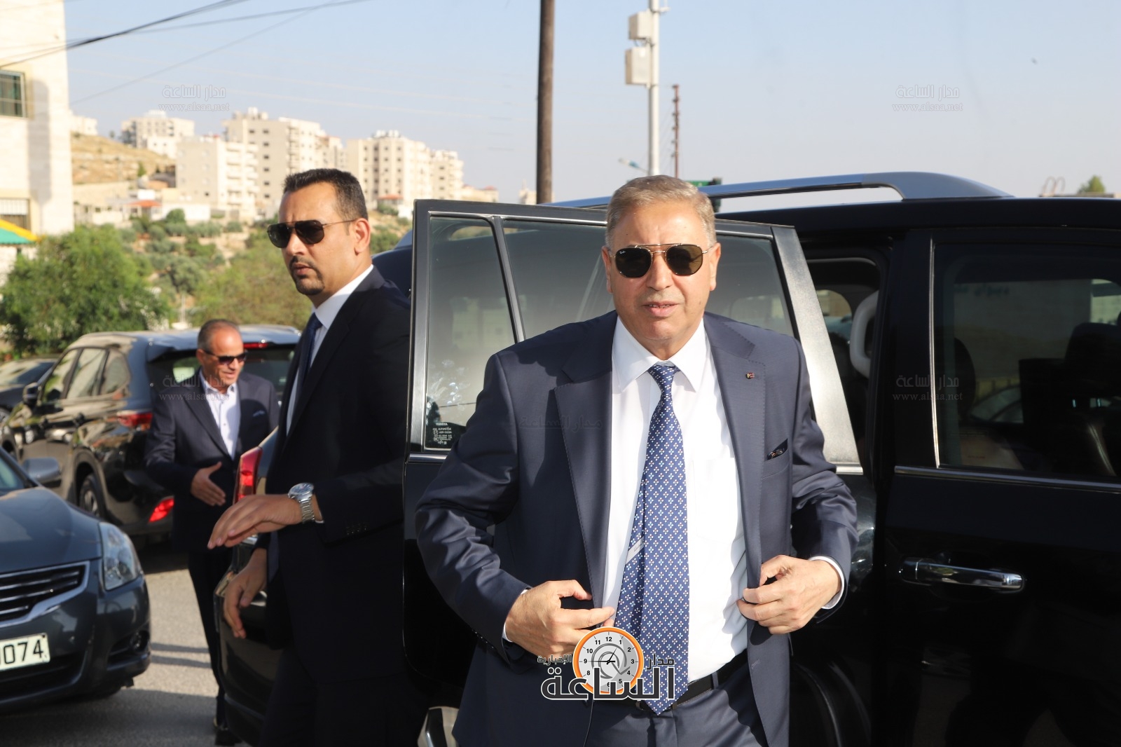 الوزير السابق شحادة ابو هديب