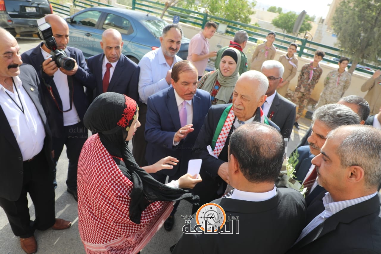 Madar Al-Saa Images 0.859497623667451