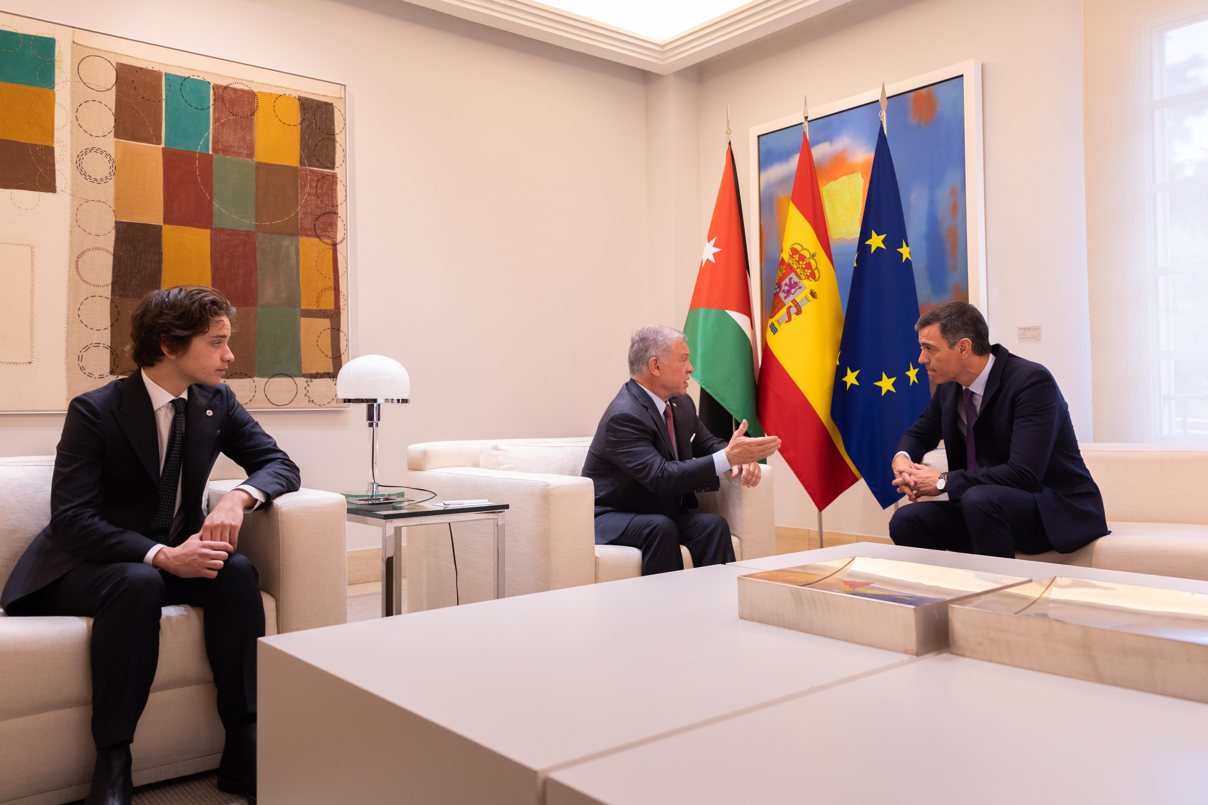 Madar Al-Saa Images 0.8286191399863836