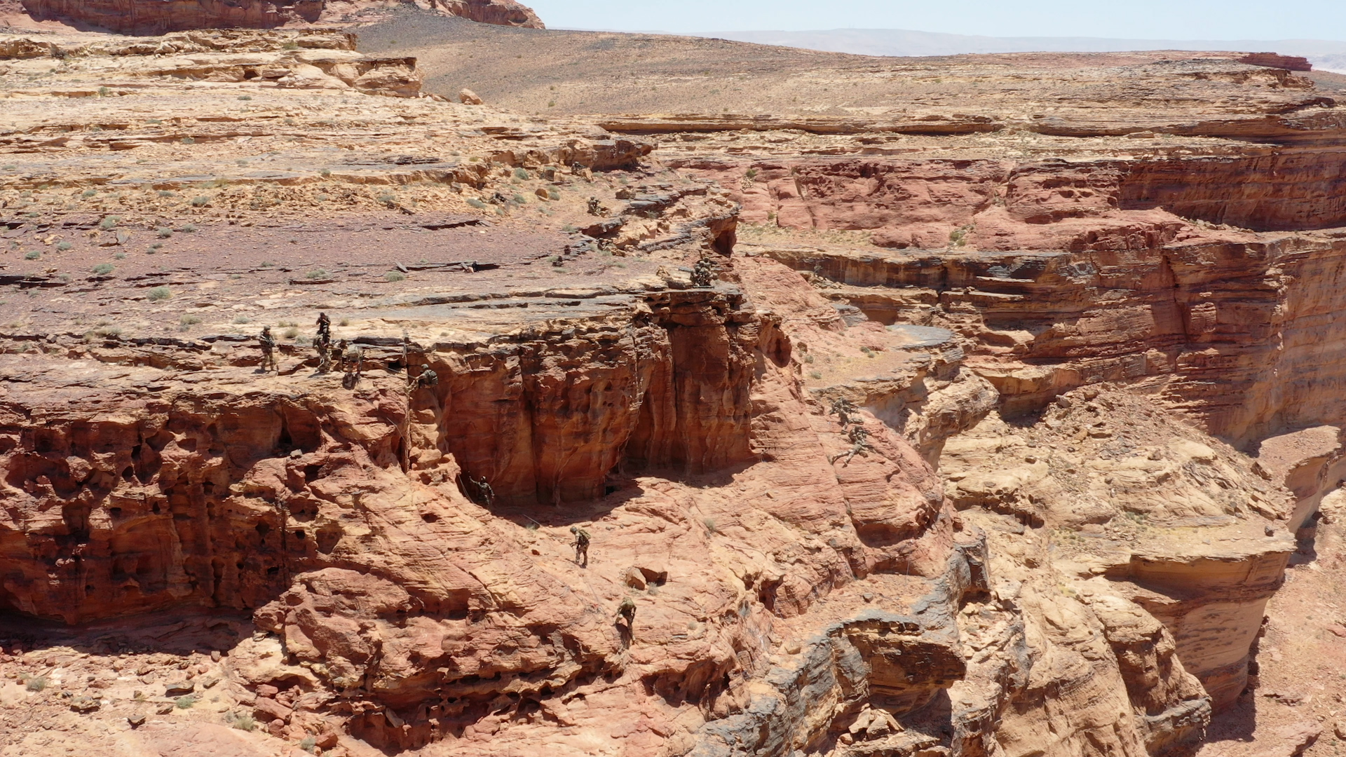 Madar Al-Saa Images 0.25754803106571567