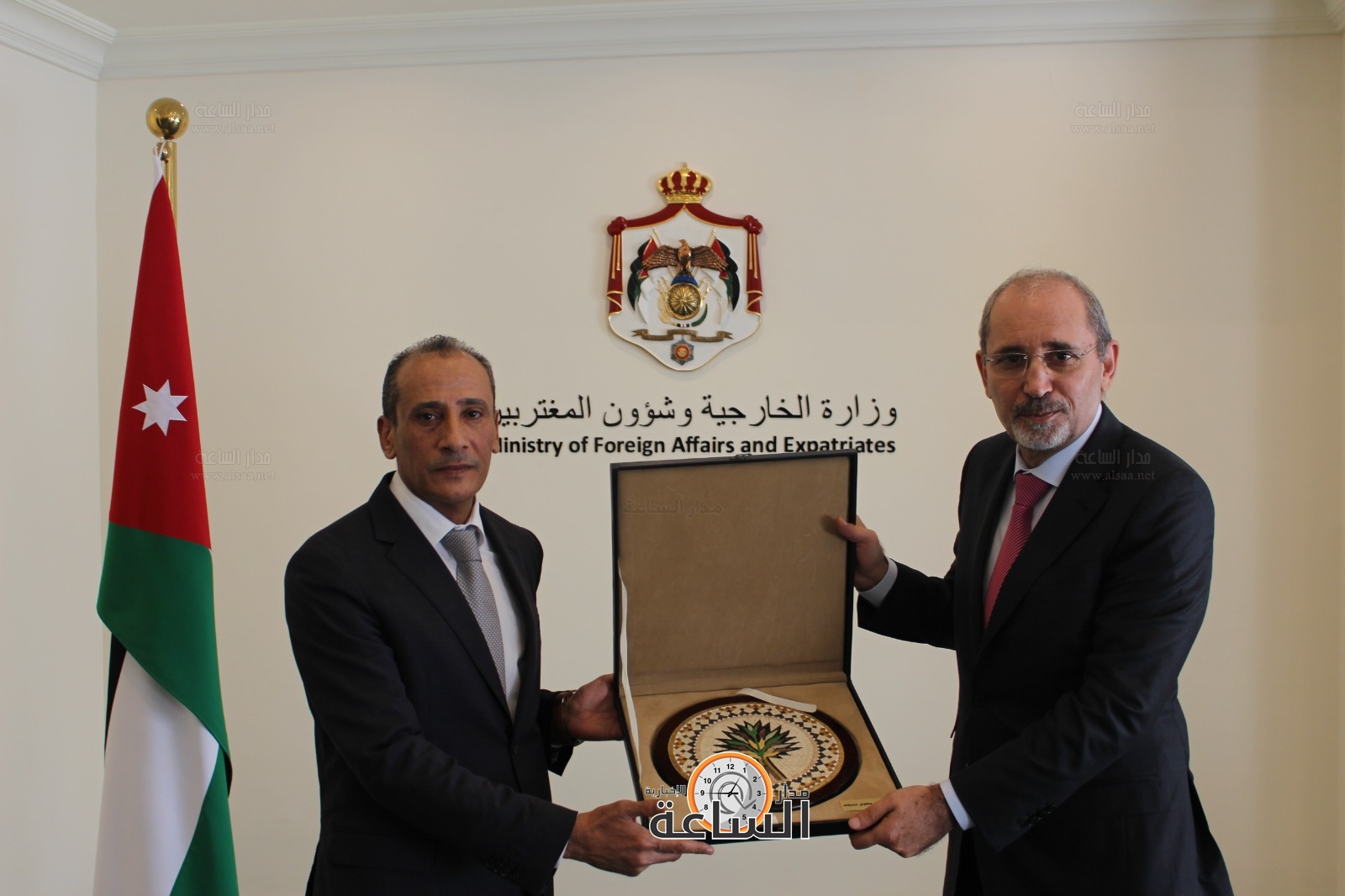 Madar Al-Saa Images 0.9806184201766754