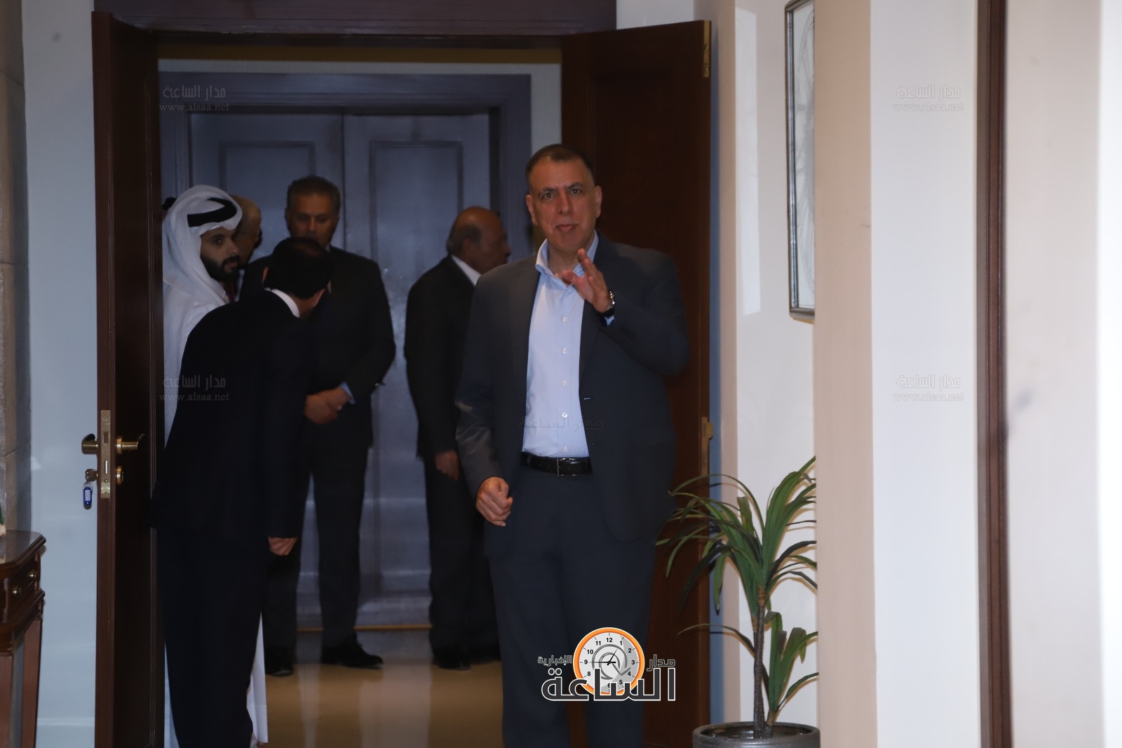 Madar Al-Saa Images 0.34294443885757586