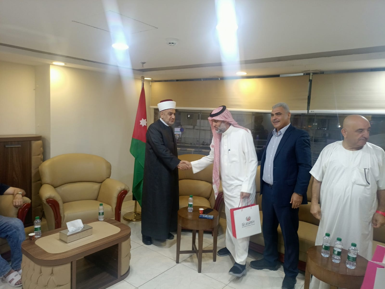 Madar Al-Saa Images 0.005420135170897233