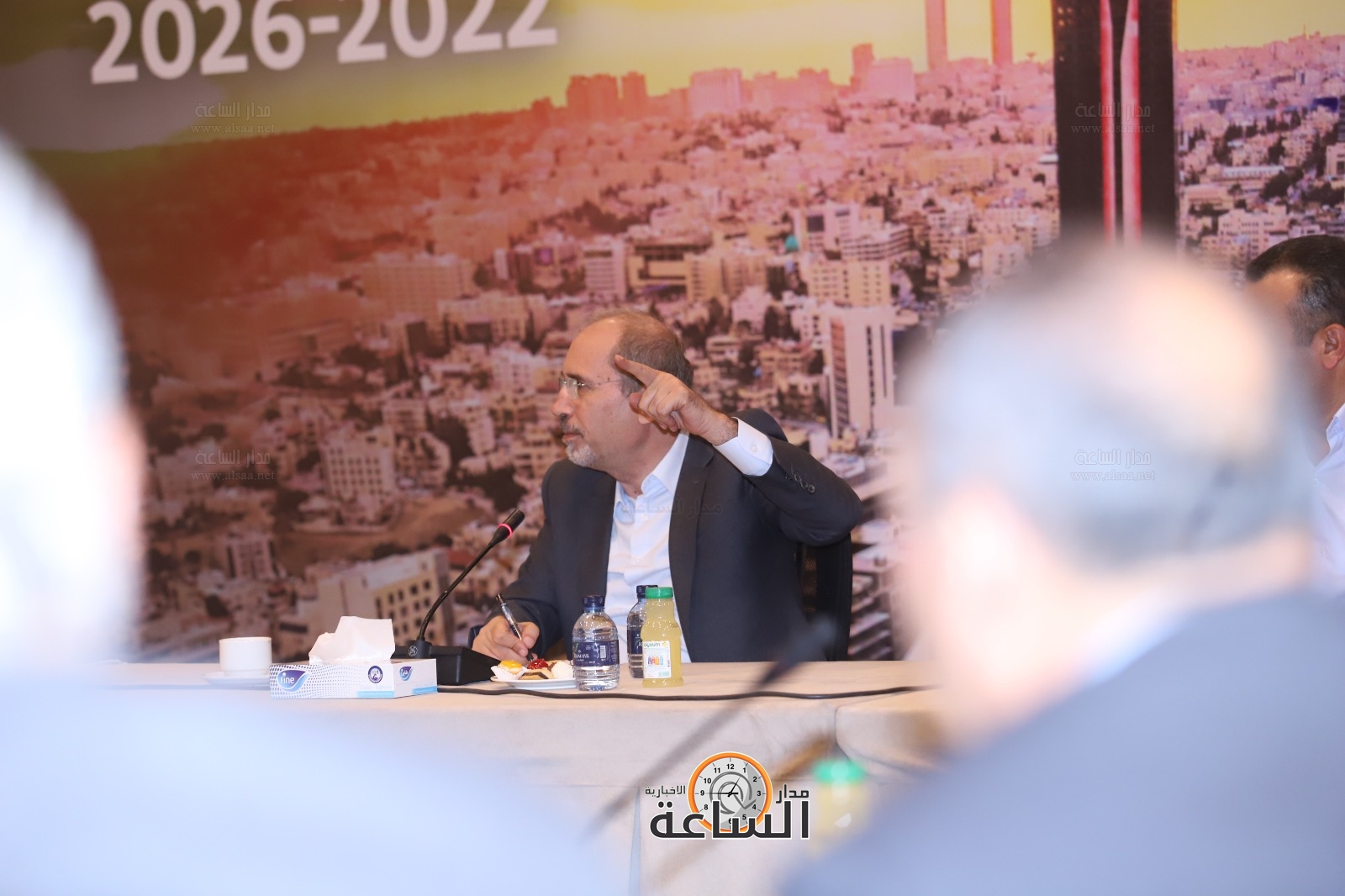 Madar Al-Saa Images 0.564946346709629