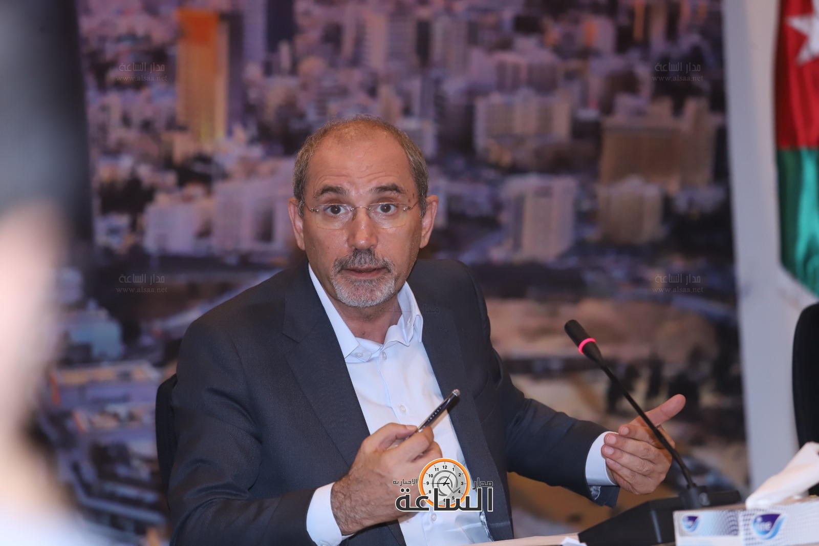 Madar Al-Saa Images 0.3795682865516077