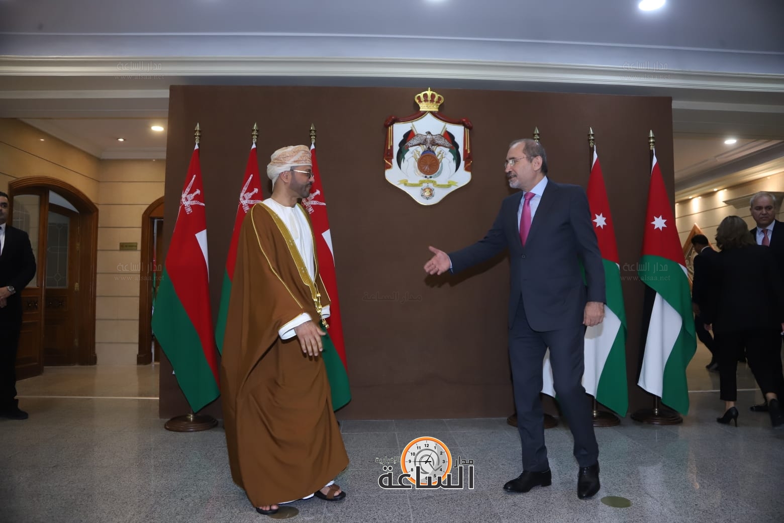 Madar Al-Saa Images 0.7052621366787173