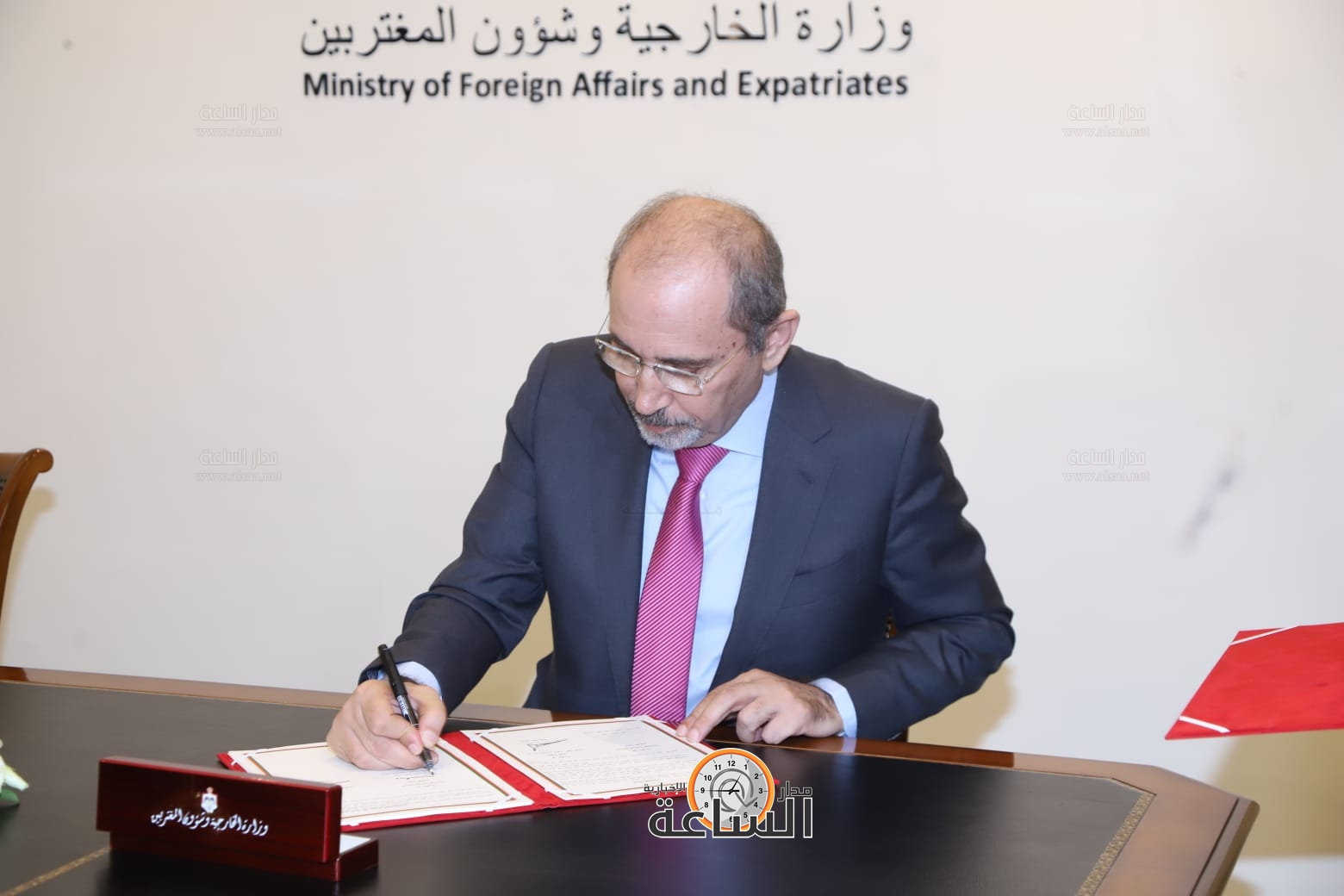 Madar Al-Saa Images 0.22865138401909424