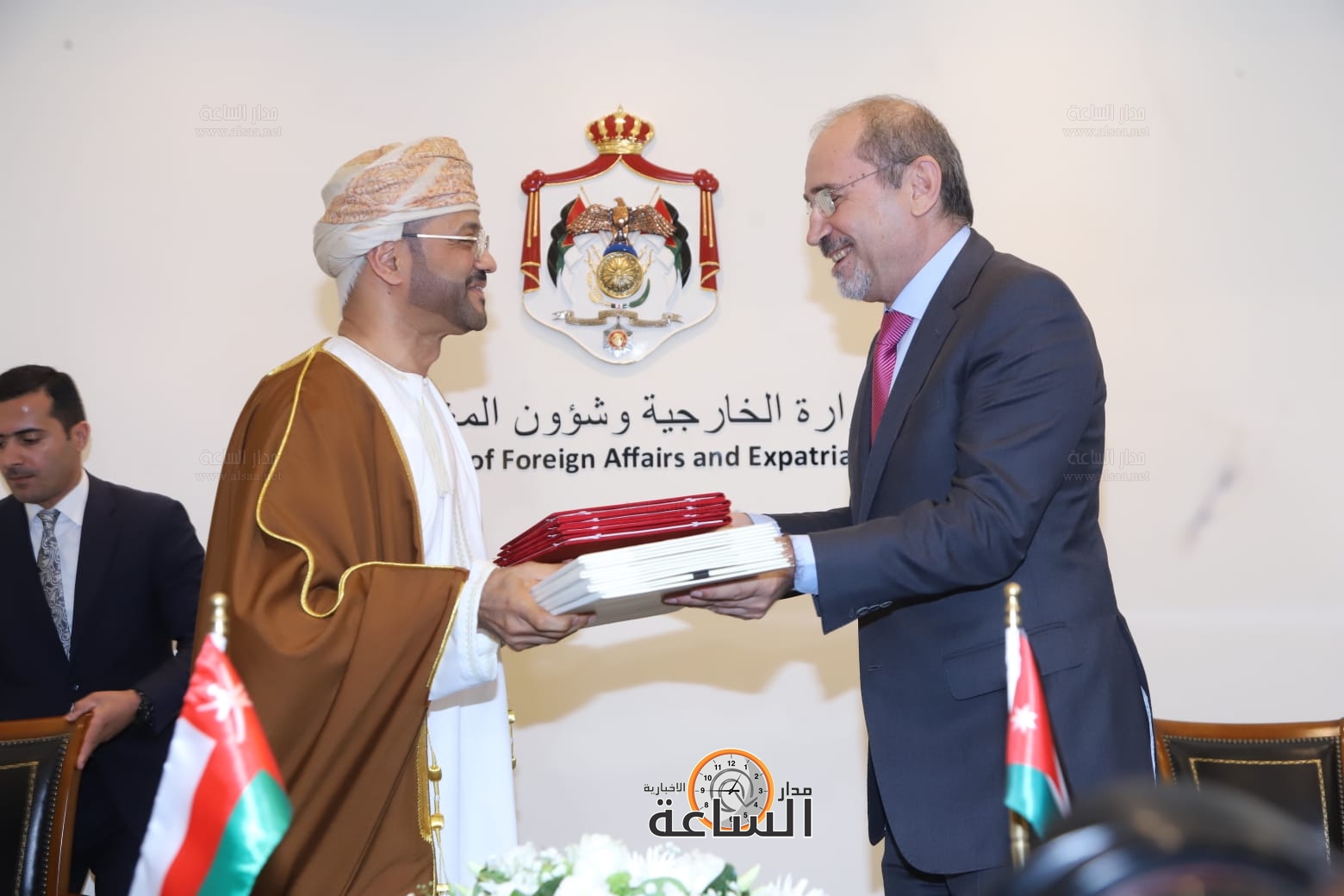 Madar Al-Saa Images 0.4216105806145385