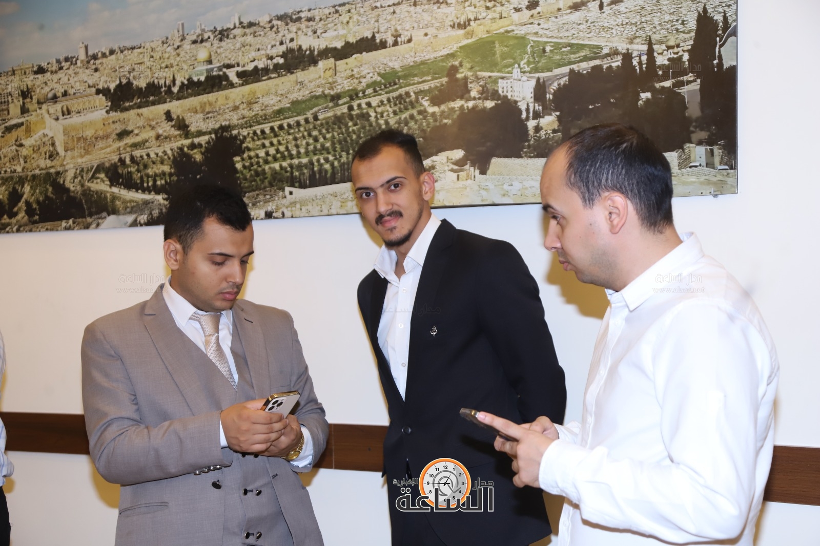 Madar Al-Saa Images 0.9895188345417806