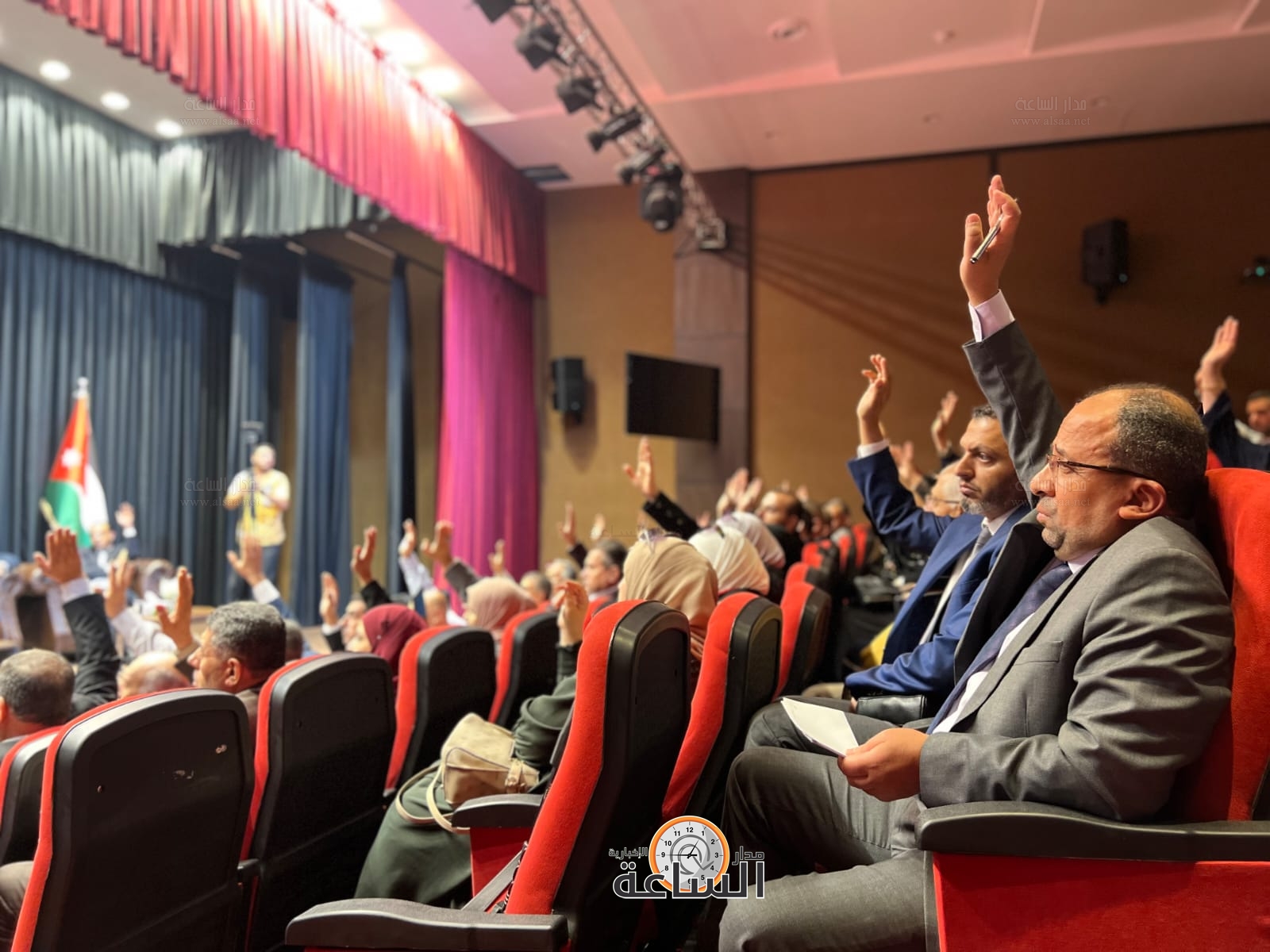 Madar Al-Saa Images 0.4462307122669227