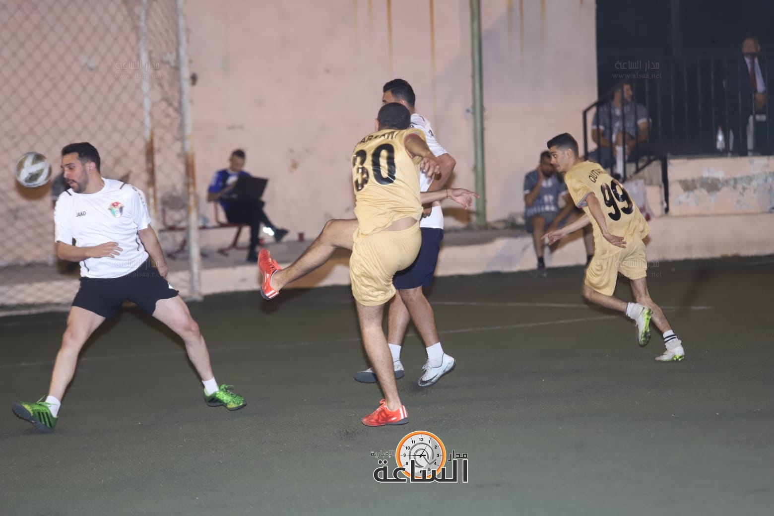 Madar Al-Saa Images 0.41753443797103196