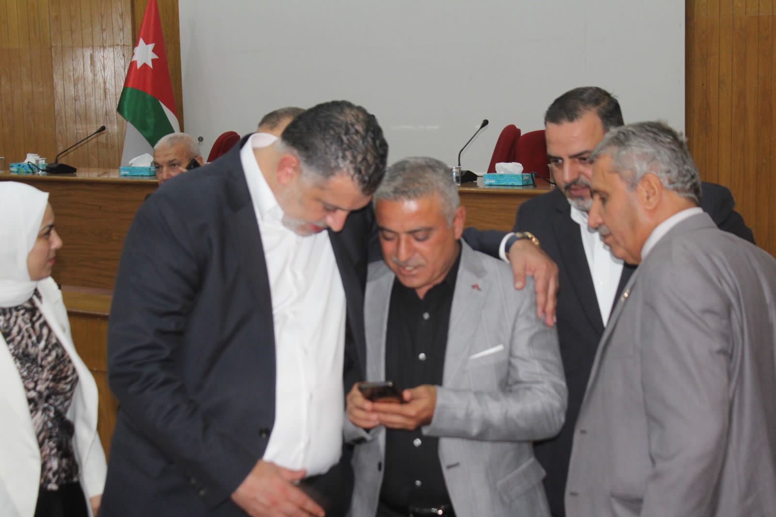 Madar Al-Saa Images 0.7436304357569019