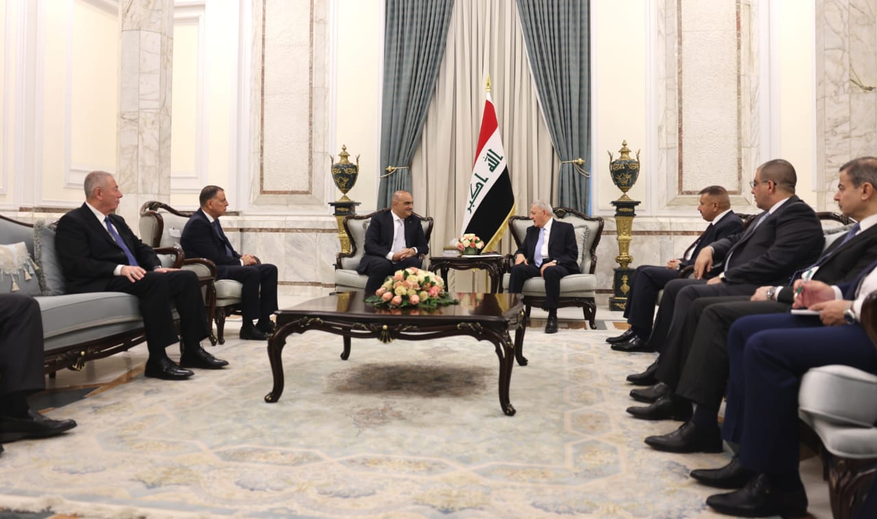 Madar Al-Saa Images 0.6632453492507775