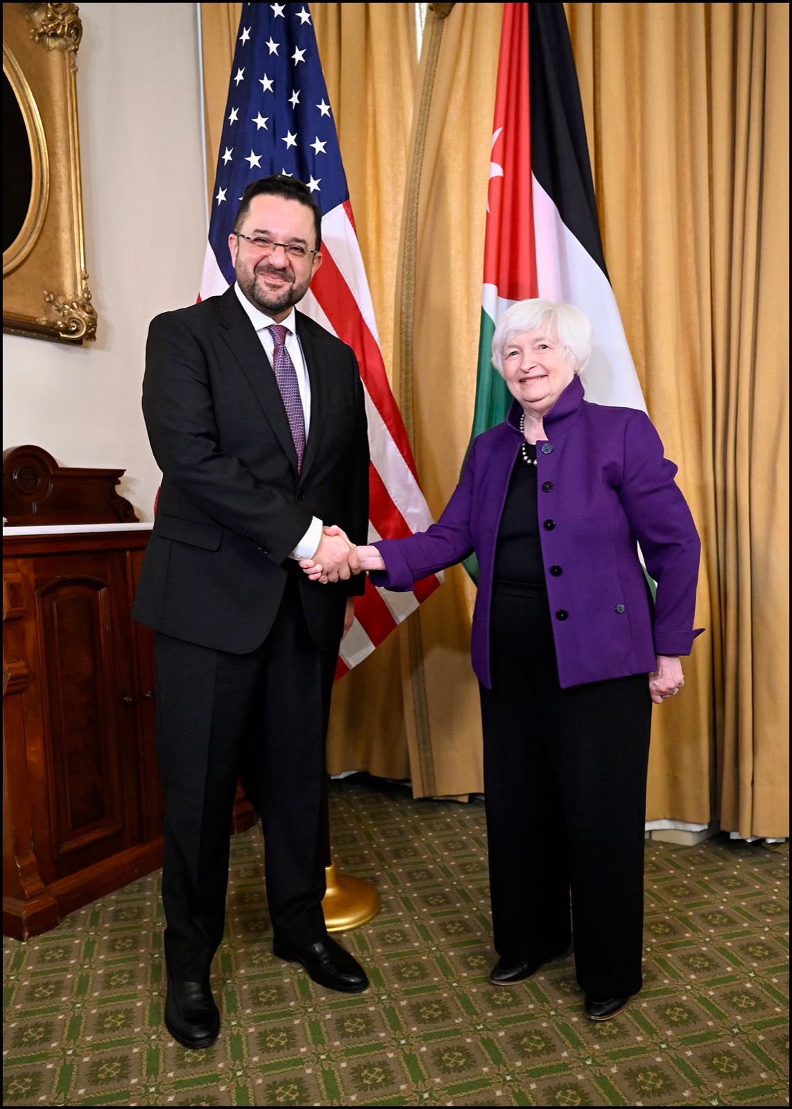 Madar Al-Saa Images 0.5971845531071251