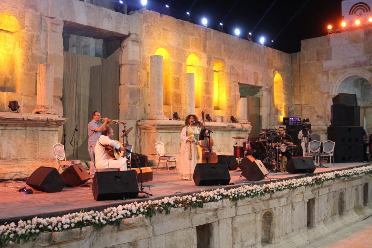 Madar Al-Saa Images 0.45593383767329