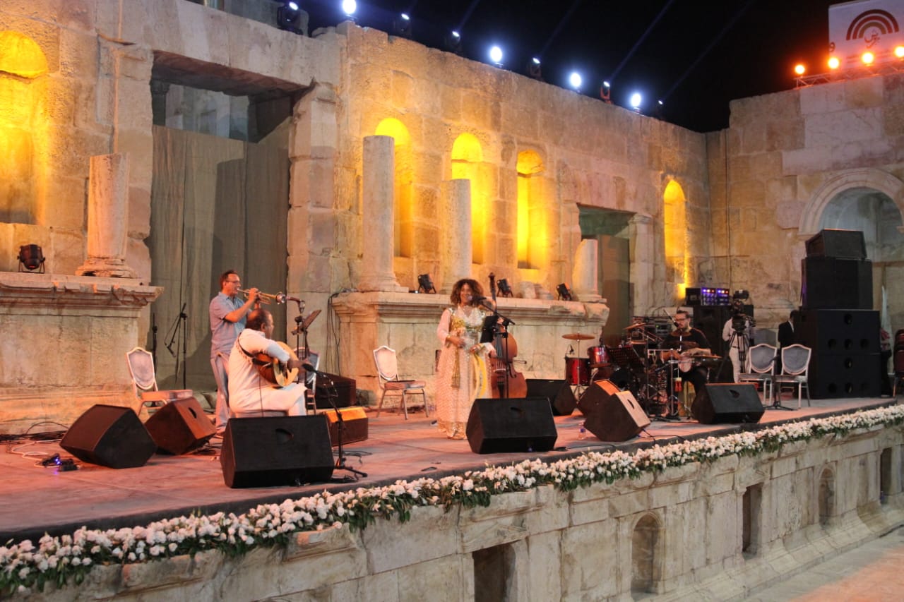 Madar Al-Saa Images 0.298821646289122