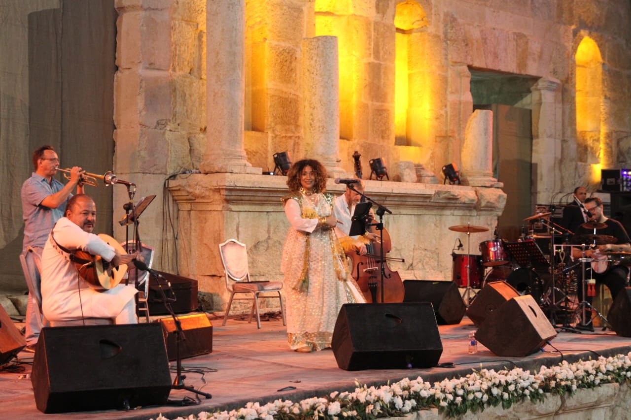 Madar Al-Saa Images 0.10610588157802725