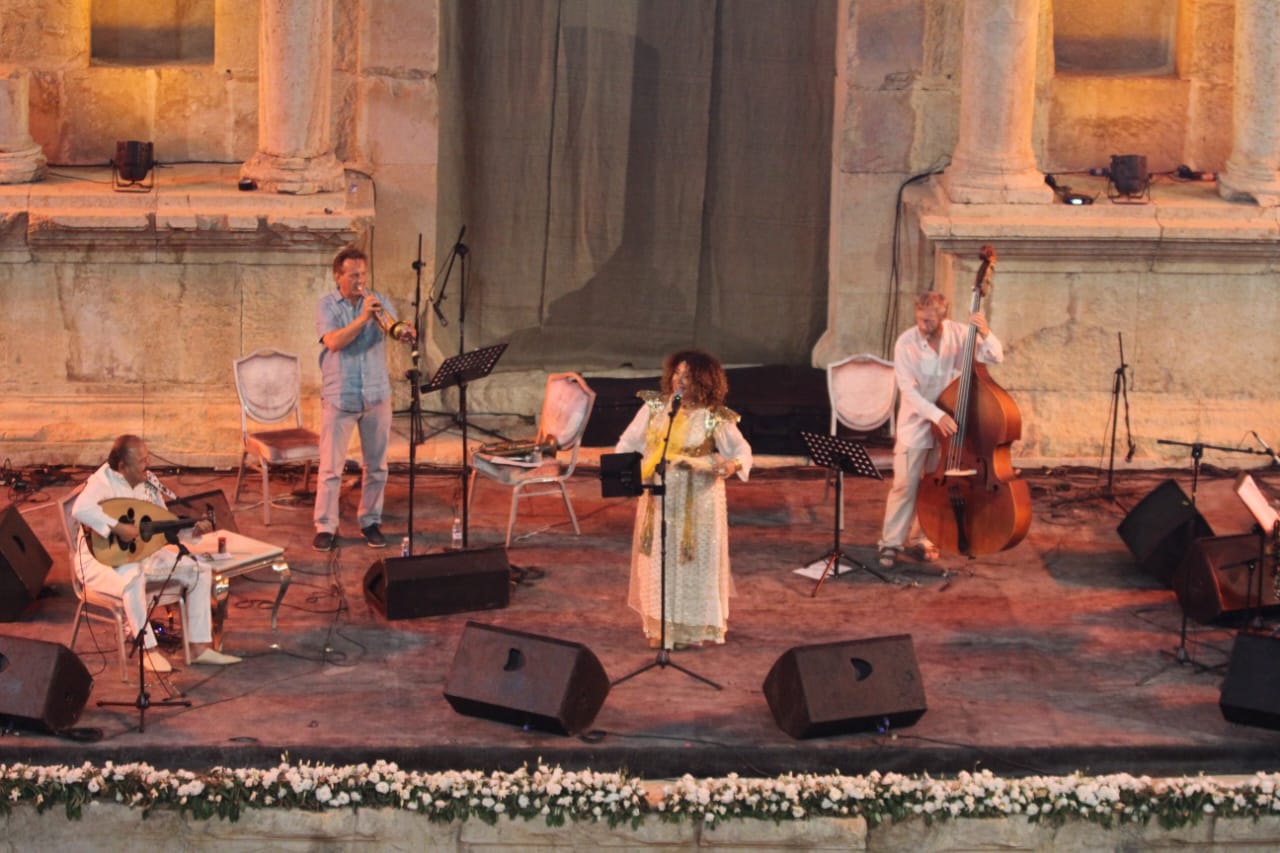 Madar Al-Saa Images 0.9738664366120605