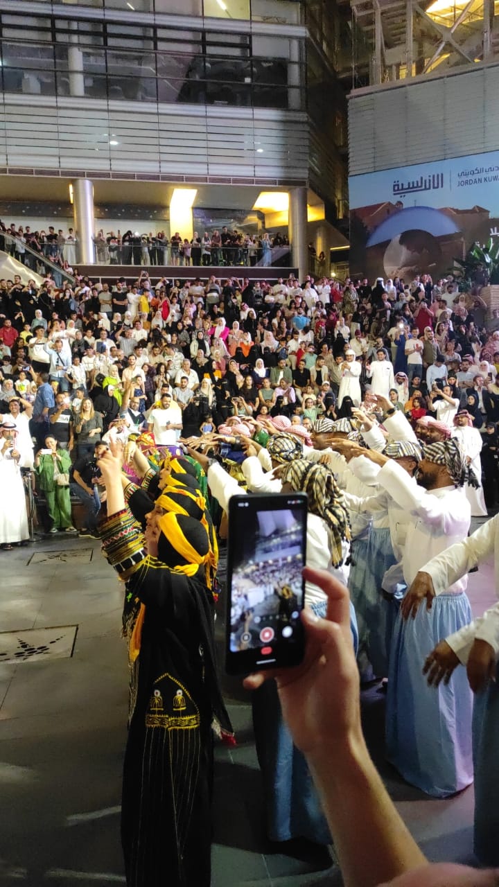 Madar Al-Saa Images 0.735897980922442