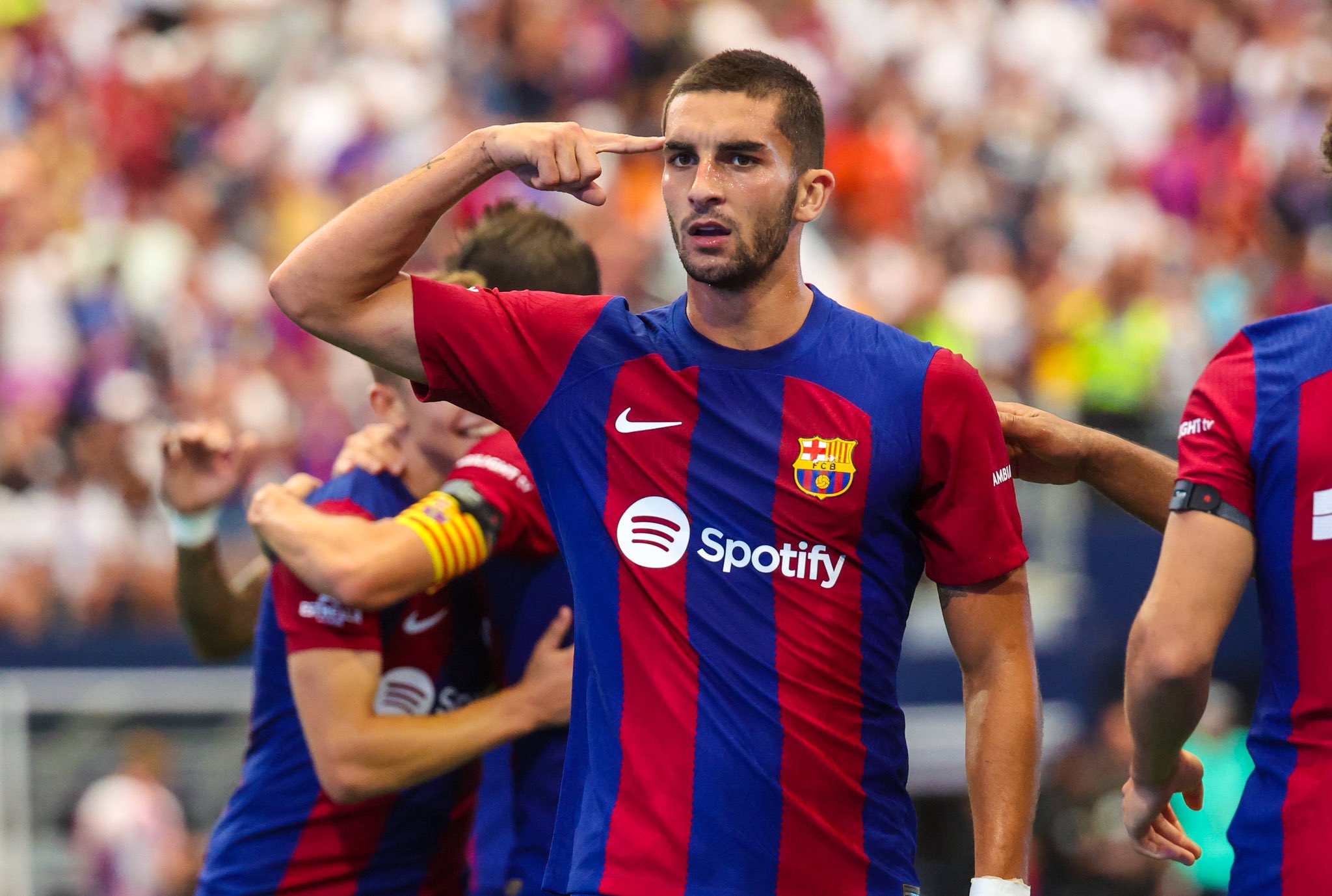 Madar Al-Saa Images 0.3896979897340689