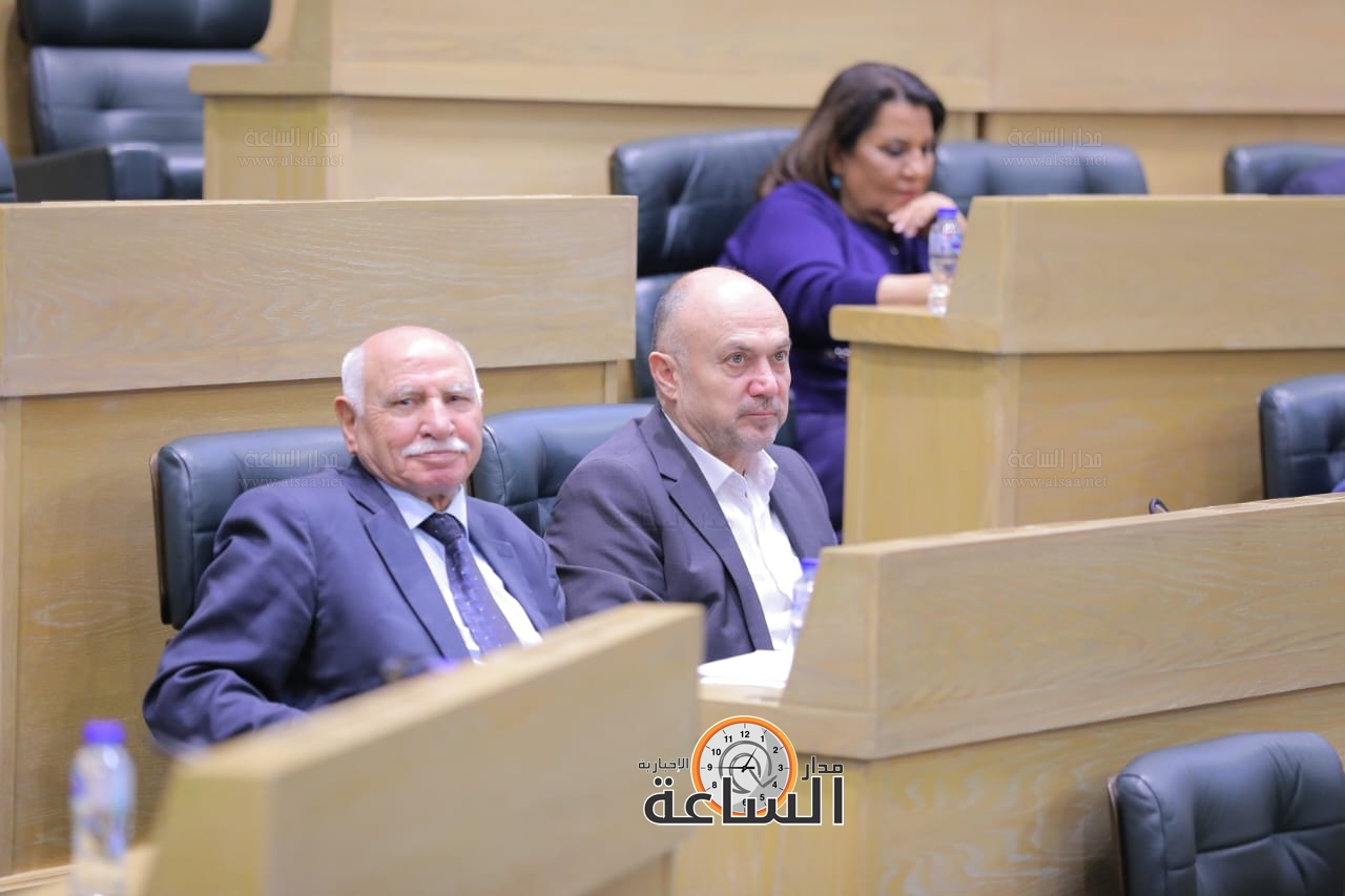 Madar Al-Saa Images 0.4318140370666421