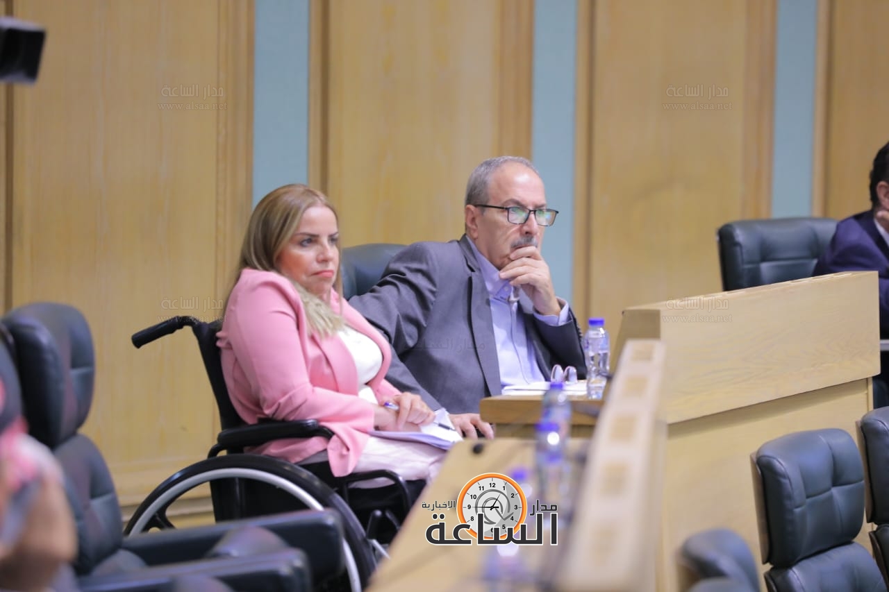 Madar Al-Saa Images 0.8358109975019092