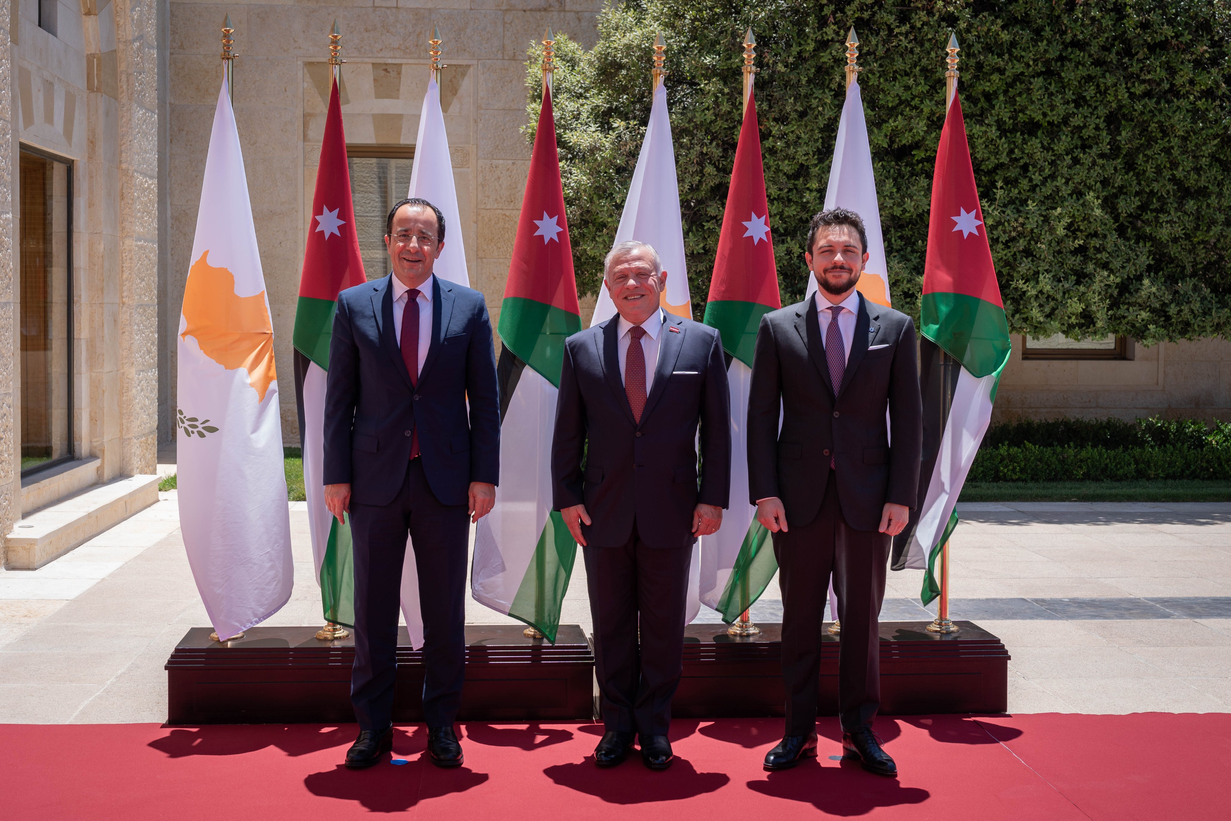 Madar Al-Saa Images 0.9173916090634167