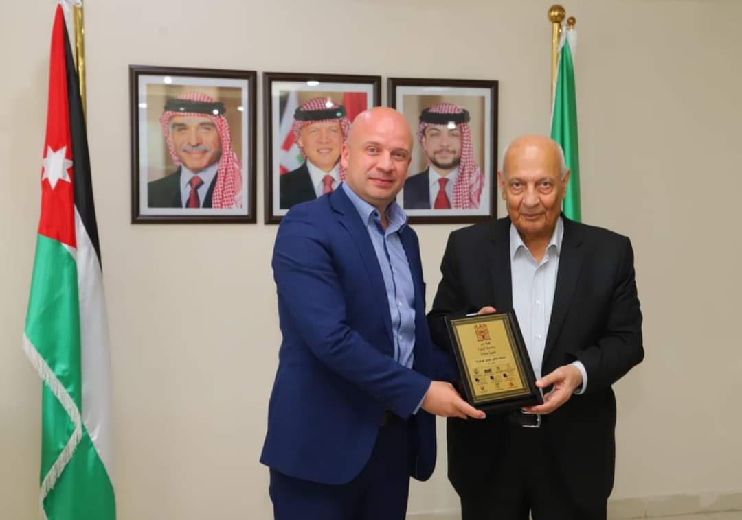 Madar Al-Saa Images 0.4990501426547014