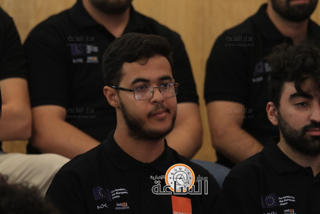 Madar Al-Saa Images 0.517235299129823