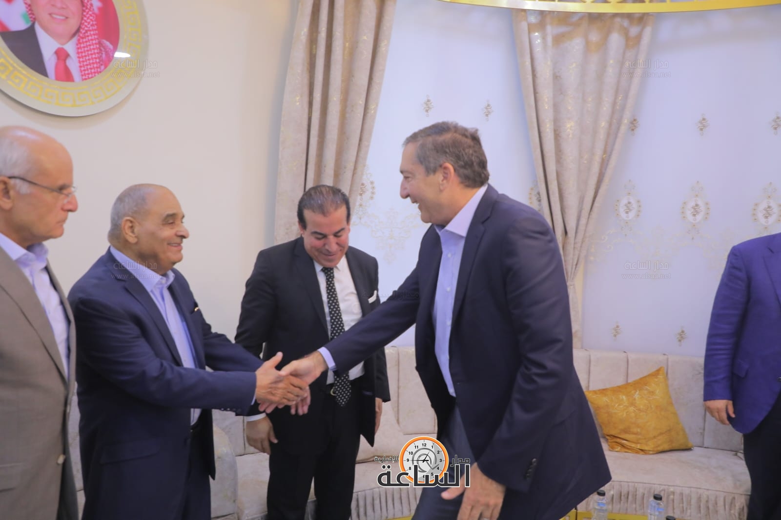 Madar Al-Saa Images 0.1381779270248371