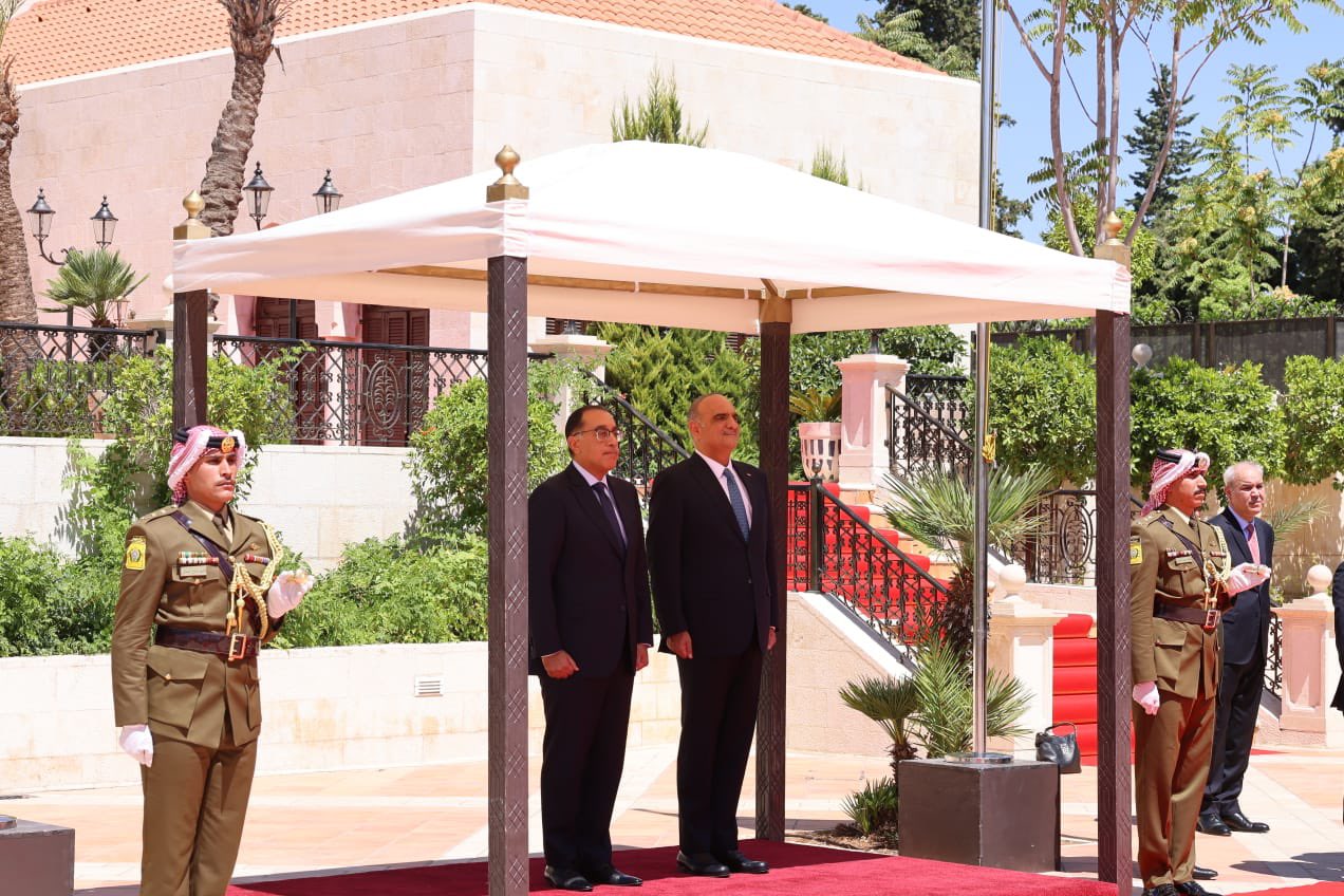 Madar Al-Saa Images 0.040793457446011816