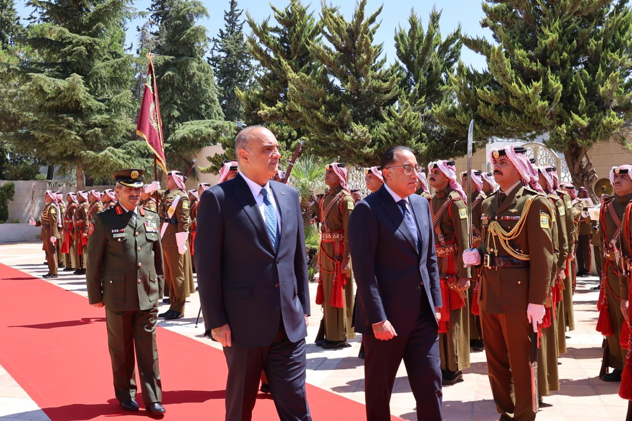 Madar Al-Saa Images 0.44215063067861604