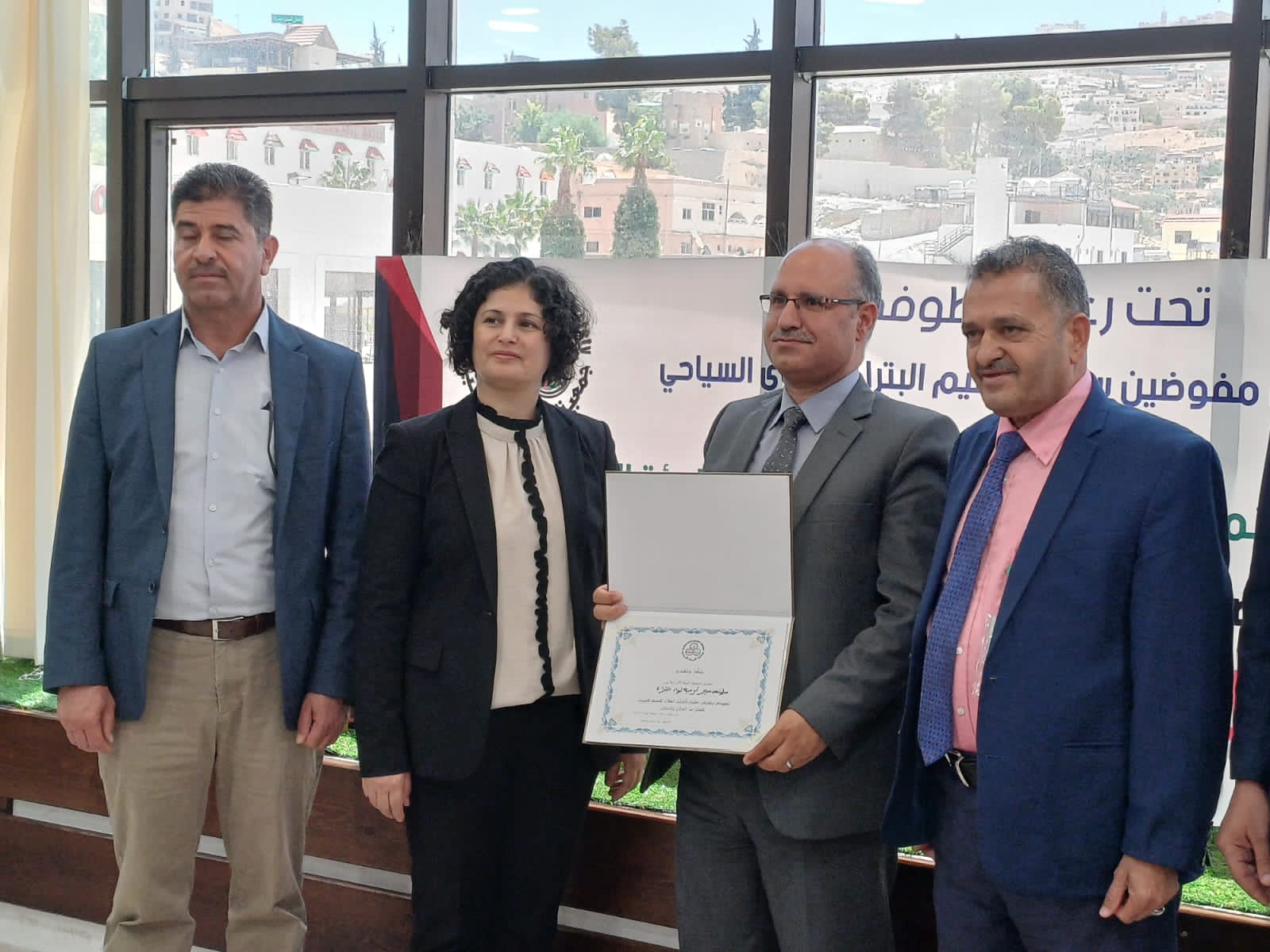 Madar Al-Saa Images 0.03858410788210431